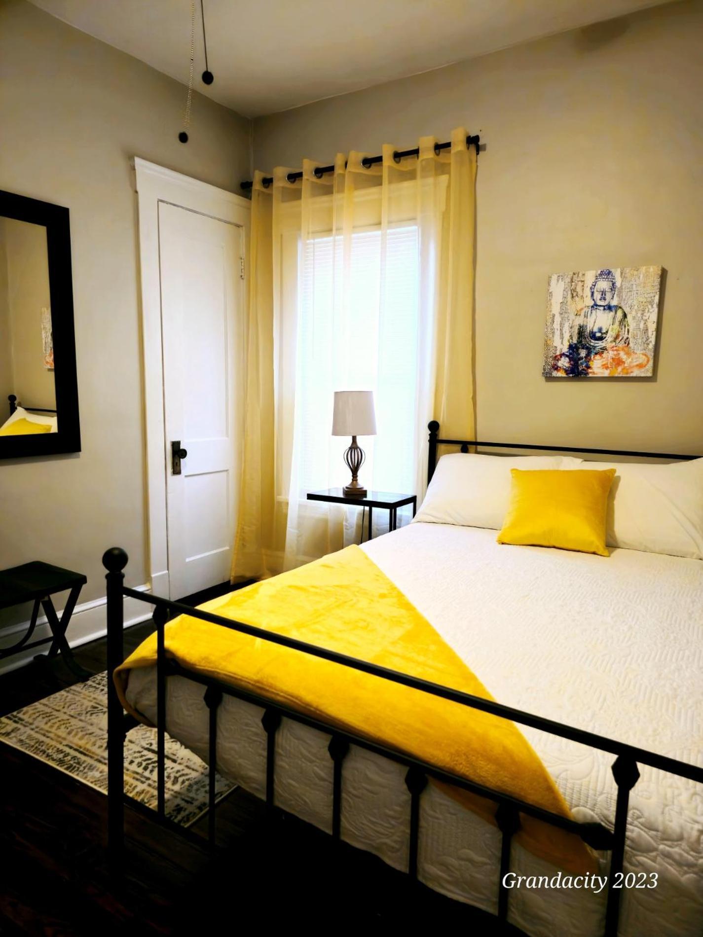 Вилла Charming! Near Cle Clinic/Uh/Cwru/Dwntwn W/Porch Кливленд Экстерьер фото