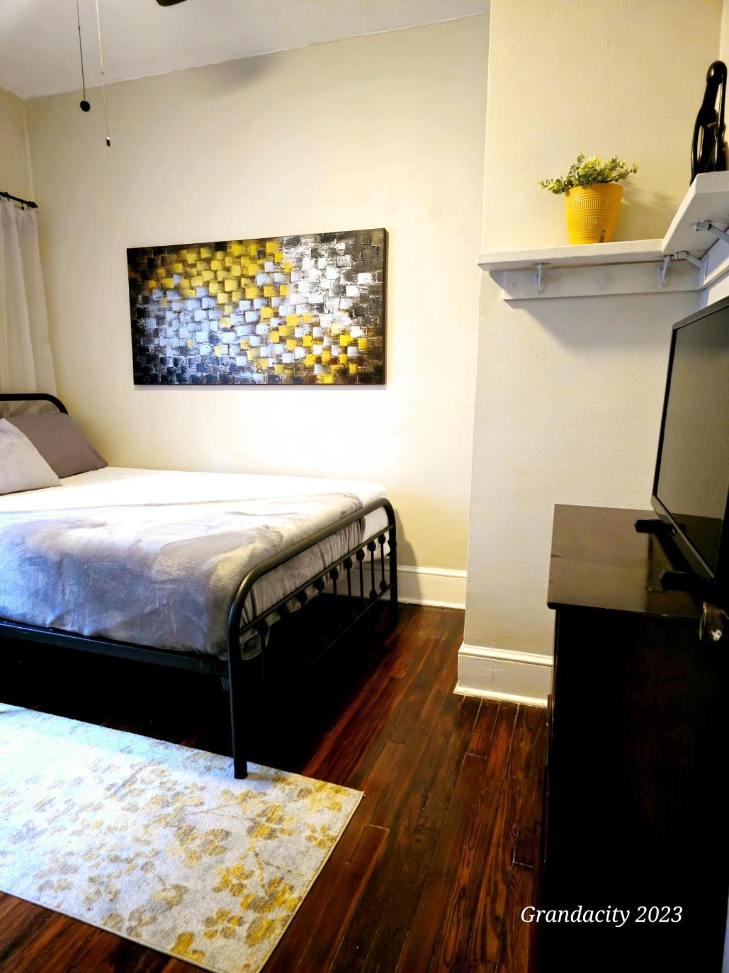 Вилла Charming! Near Cle Clinic/Uh/Cwru/Dwntwn W/Porch Кливленд Экстерьер фото